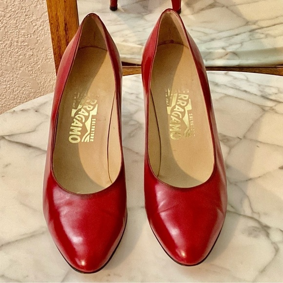 Salvatore Ferragamo cherry red🍒pump GENUINE vintage buttery leather,Italian Made - Picture 1 of 7